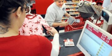 How much Target pays an hour