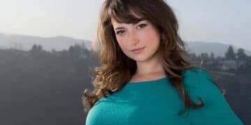 Milana Vayntrub Measurements Bio, Height, Weight Shoe Size And More