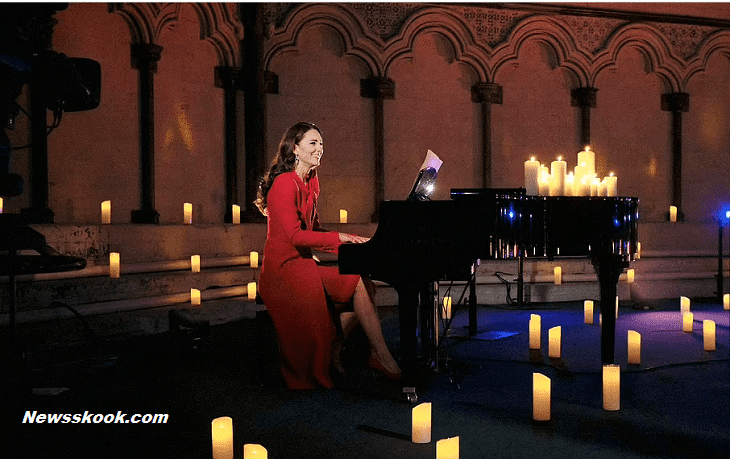 Kate (seen far left) and Tom Walker (centre) gave an emotional performance by candlelight at Westminster Abbey