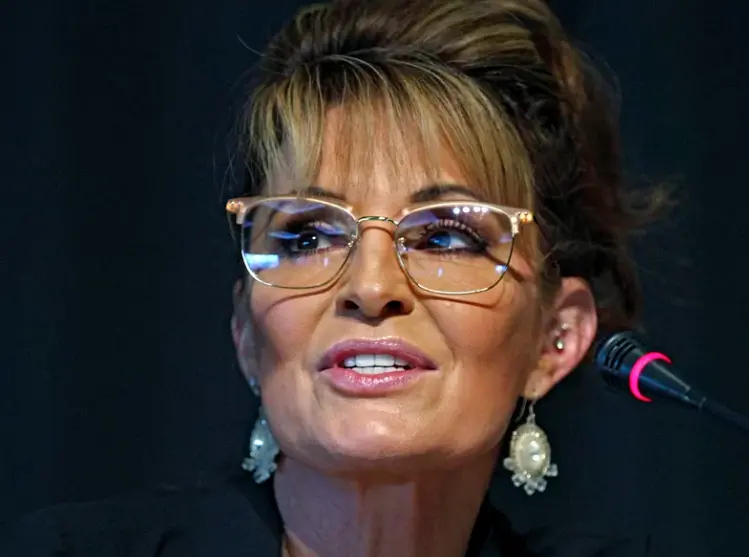 Murkowski advances in Alaska Senate race, Palin in House